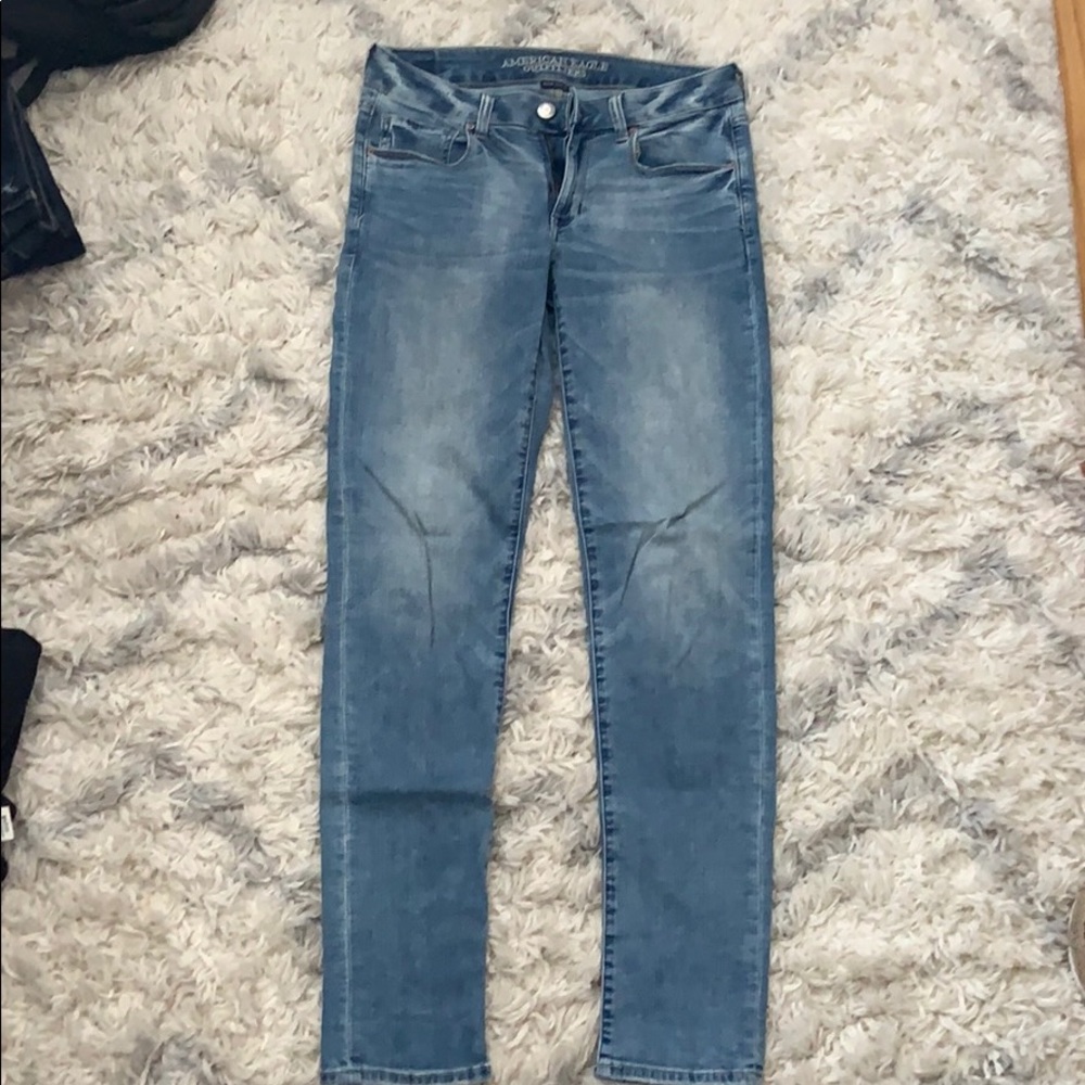 AEO light wash super stretch jeans. Size 6 LONG